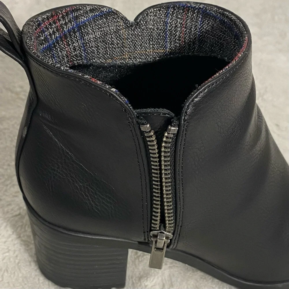 Life Stride Michelle Black Faux Leather Booties Women’s Size 6.5M